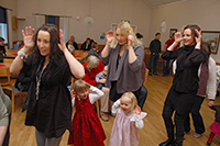 Röste.nu – Röstebilder – Julgransplundring i Dönjegården 2010