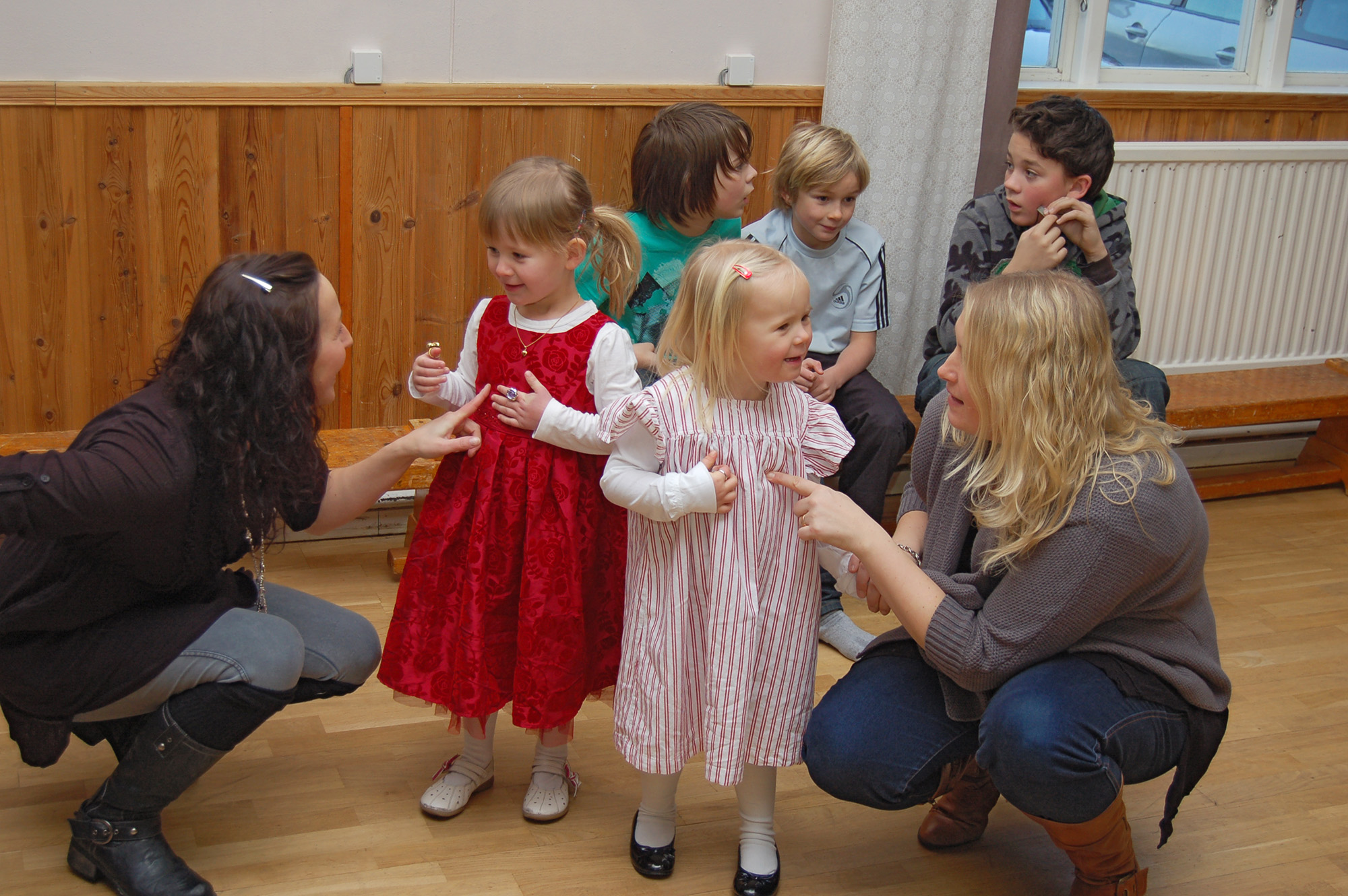 Röste.nu – Röstebilder – Julgransplundring i Dönjegården 2010