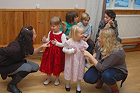 Röste.nu – Röstebilder – Julgransplundring i Dönjegården 2010