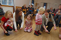 Röste.nu – Röstebilder – Julgransplundring i Dönjegården 2010