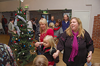 Röste.nu – Röstebilder – Julgransplundring i Dönjegården 2010