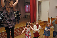 Röste.nu – Röstebilder – Julgransplundring i Dönjegården 2010