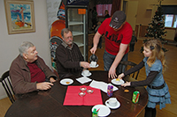 Röste.nu – Röstebilder – Julgransplundring i Dönjegården 2010