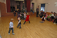 Röste.nu – Röstebilder – Julgransplundring i Dönjegården 2010