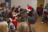 Röste.nu – Röstebilder – Julgransplundring i Dönjegården 2010