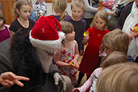 Röste.nu – Röstebilder – Julgransplundring i Dönjegården 2010