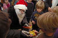 Röste.nu – Röstebilder – Julgransplundring i Dönjegården 2010