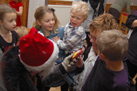 Röste.nu – Röstebilder – Julgransplundring i Dönjegården 2010