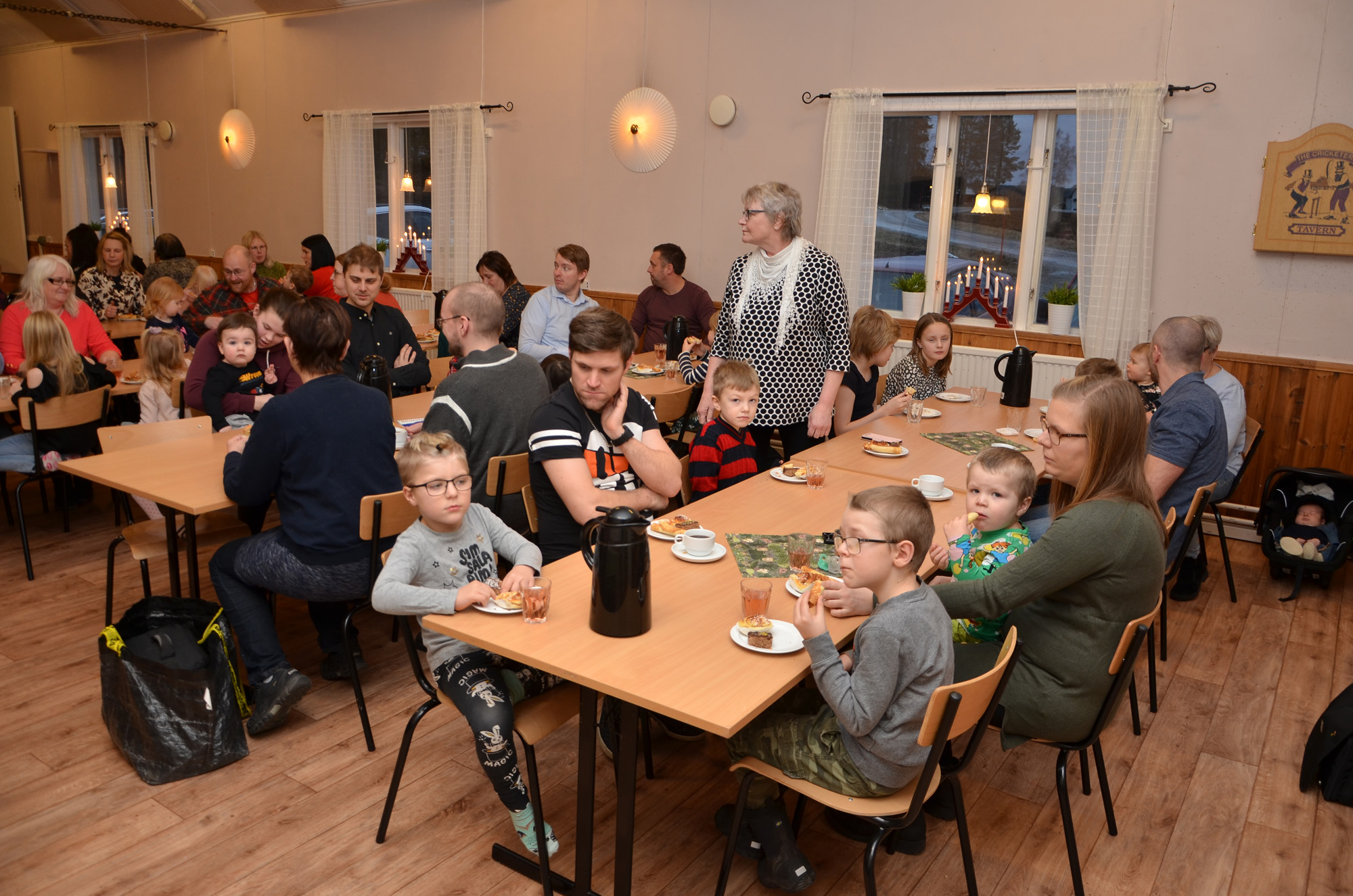 Röste.nu – Röstebilder – Julgransplundring i Dönjegården 2020