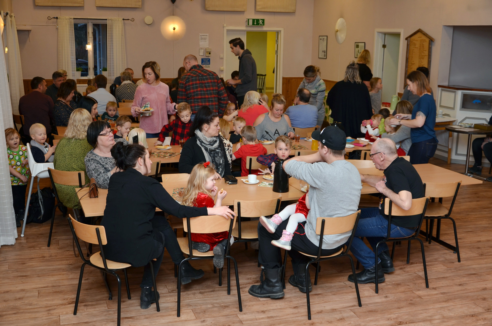 Röste.nu – Röstebilder – Julgransplundring i Dönjegården 2020