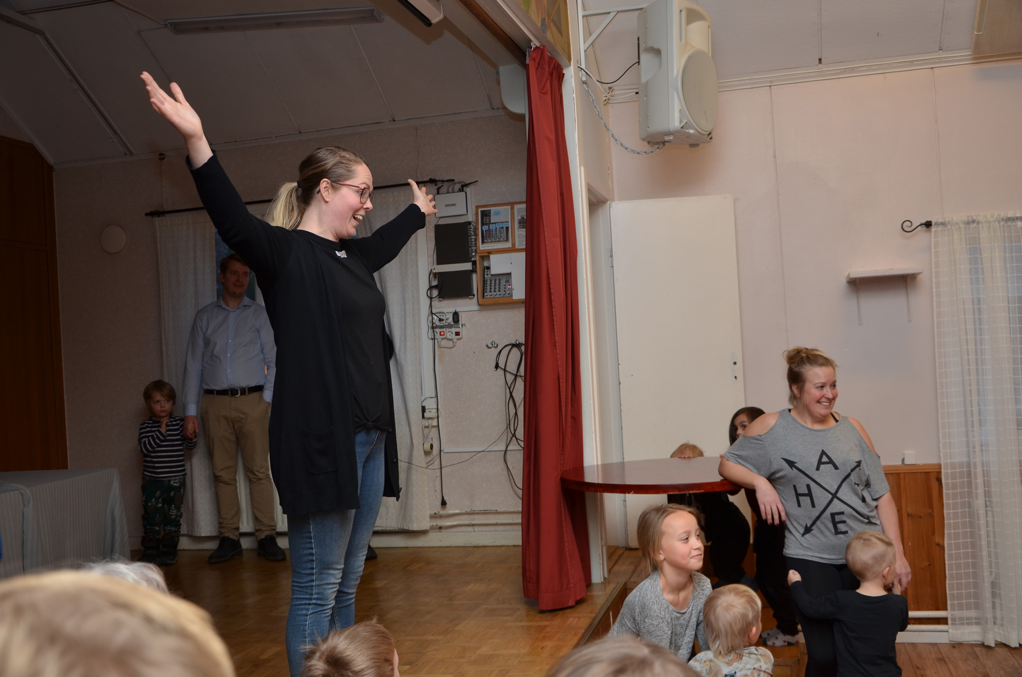 Röste.nu – Röstebilder – Julgransplundring i Dönjegården 2020