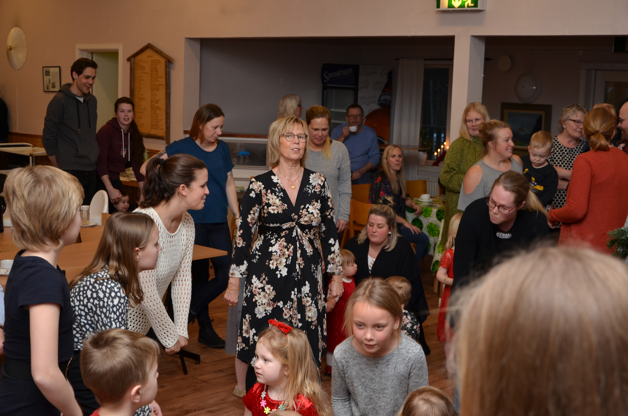 Röste.nu – Röstebilder – Julgransplundring i Dönjegården 2020