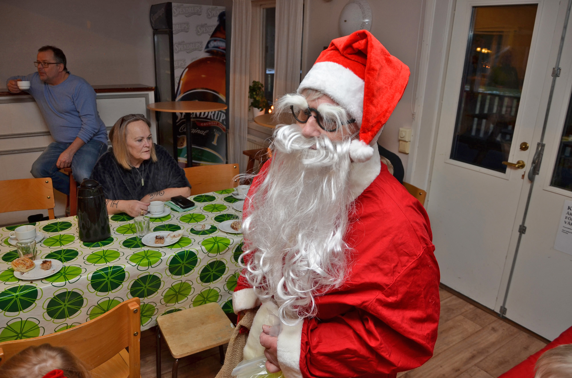 Röste.nu – Röstebilder – Julgransplundring i Dönjegården 2020