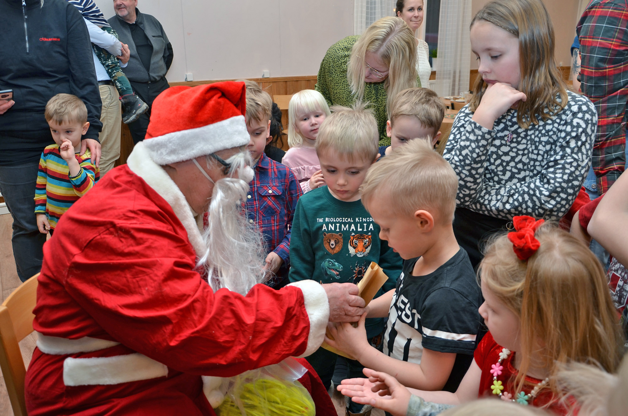 Röste.nu – Röstebilder – Julgransplundring i Dönjegården 2020