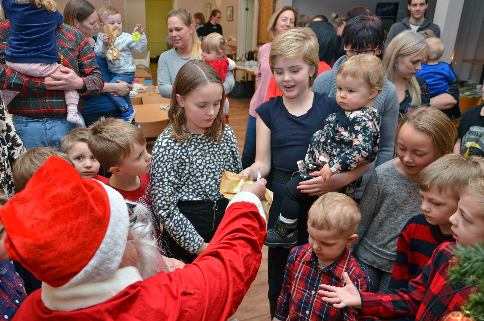 Röste.nu – Röstebilder – Julgransplundring i Dönjegården 2020