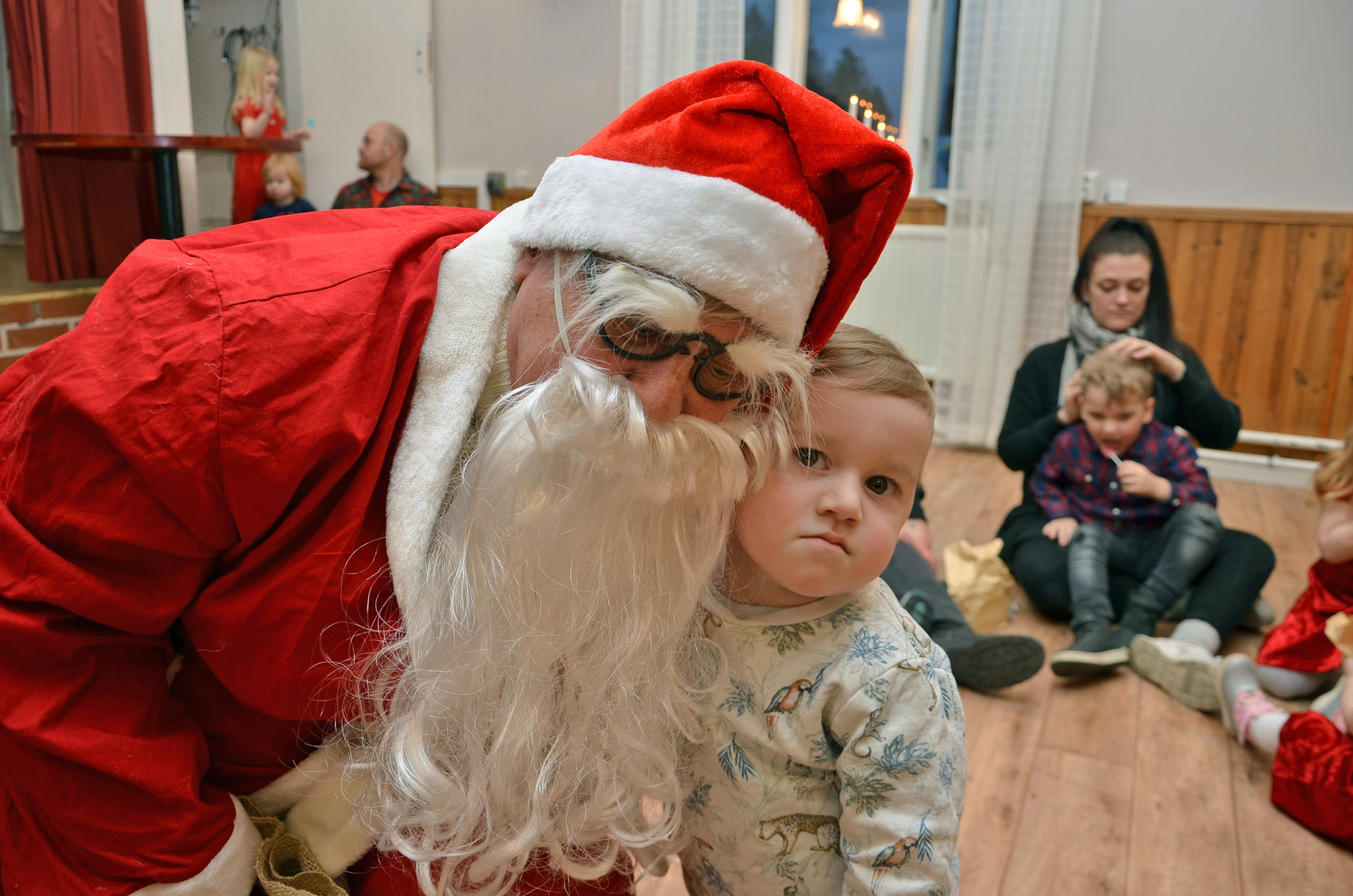 Röste.nu – Röstebilder – Julgransplundring i Dönjegården 2020