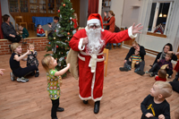 Röste.nu – Röstebilder – Julgransplundring i Dönjegården 2020