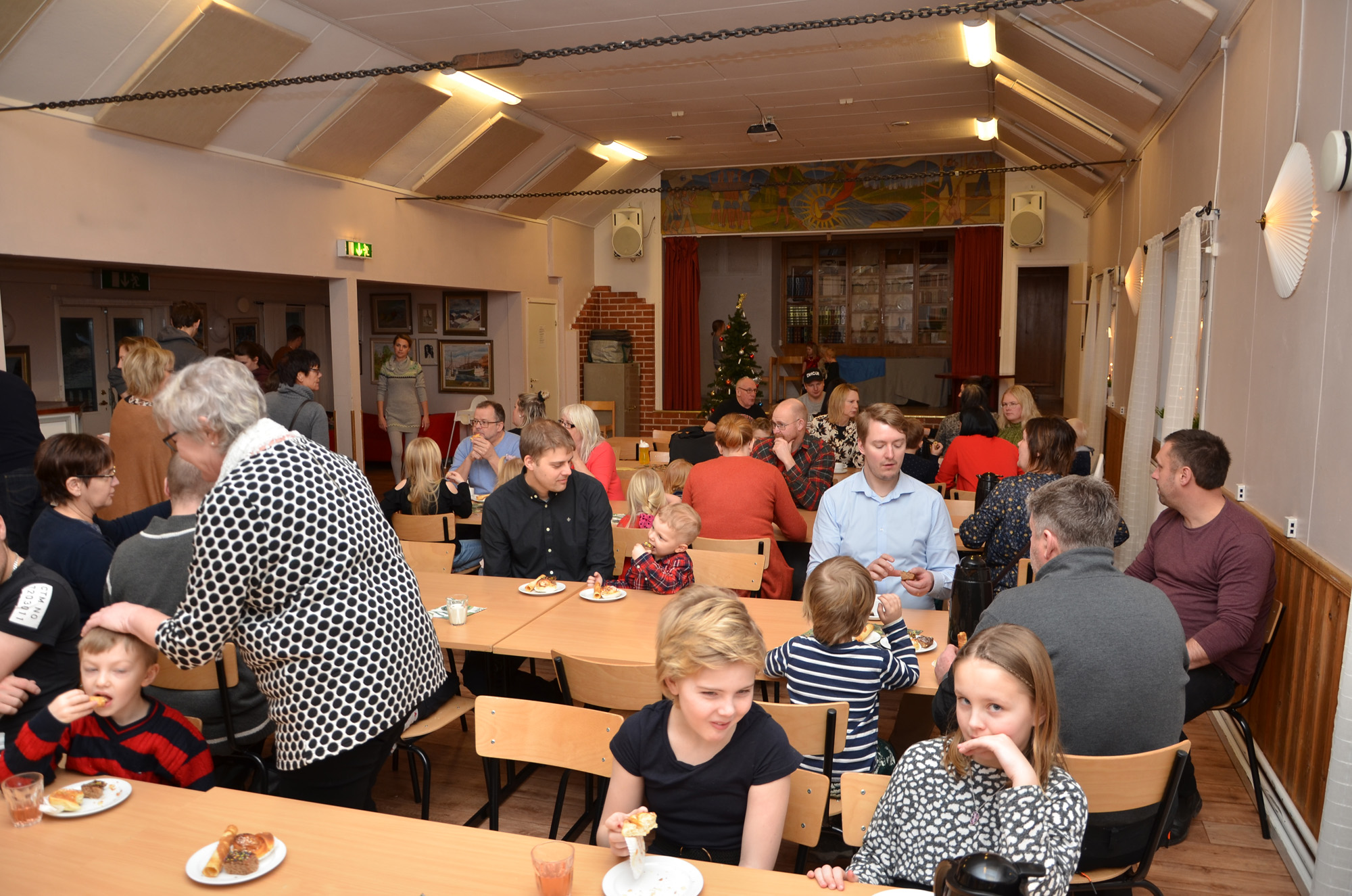 Röste.nu – Röstebilder – Julgransplundring i Dönjegården 2020