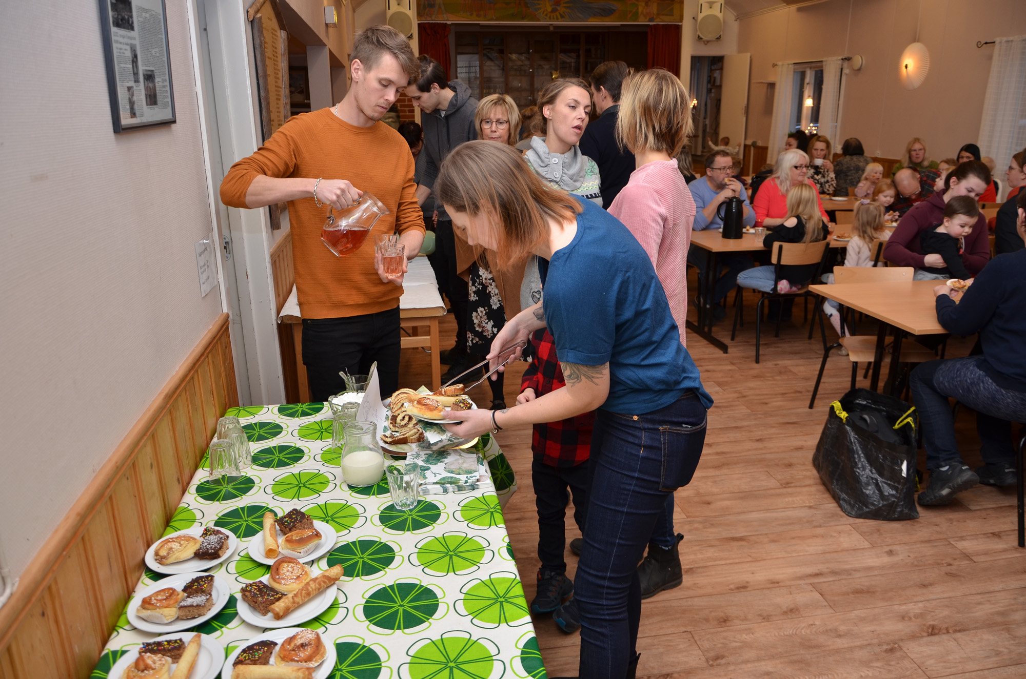 Röste.nu – Röstebilder – Julgransplundring i Dönjegården 2020