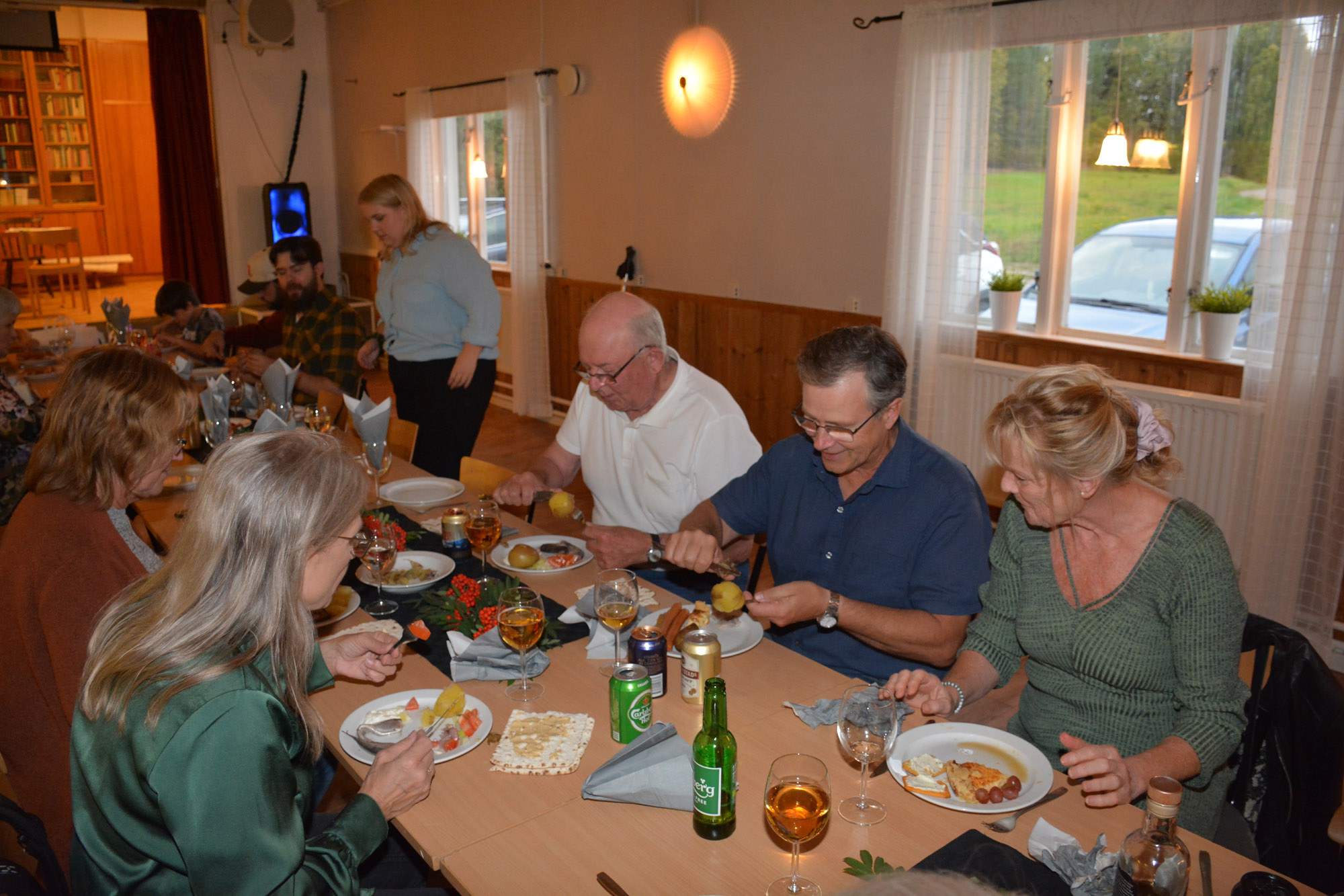 Röste.nu – Röstebilder – Kräft- och surströmmingsfest i Dönjegården 2026