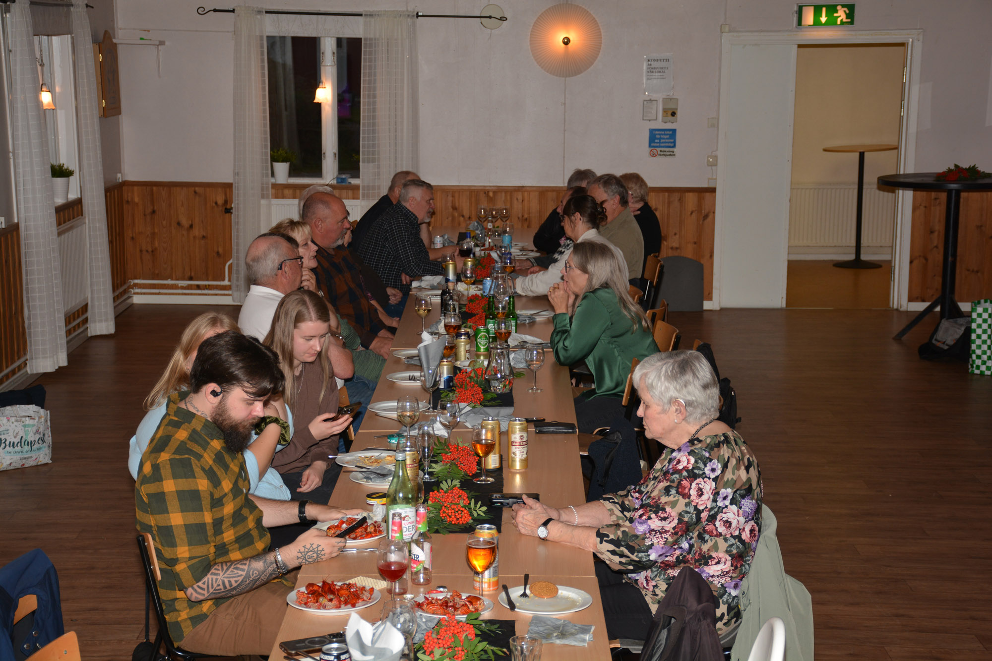 Röste.nu – Röstebilder – Kräft- och surströmmingsfest i Dönjegården 2026
