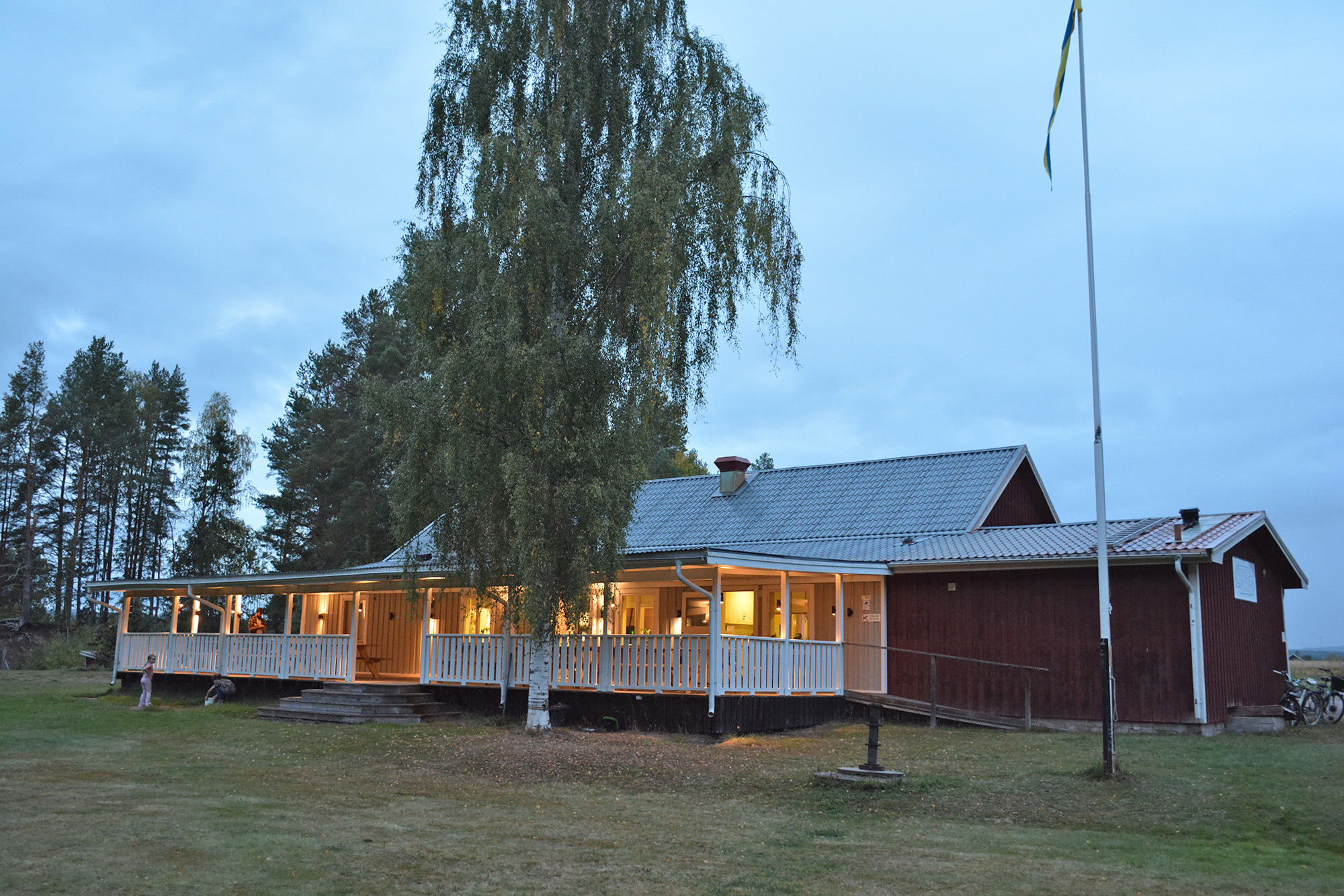 Röste.nu – Röstebilder – Kräft- och surströmmingsfest i Dönjegården 2026