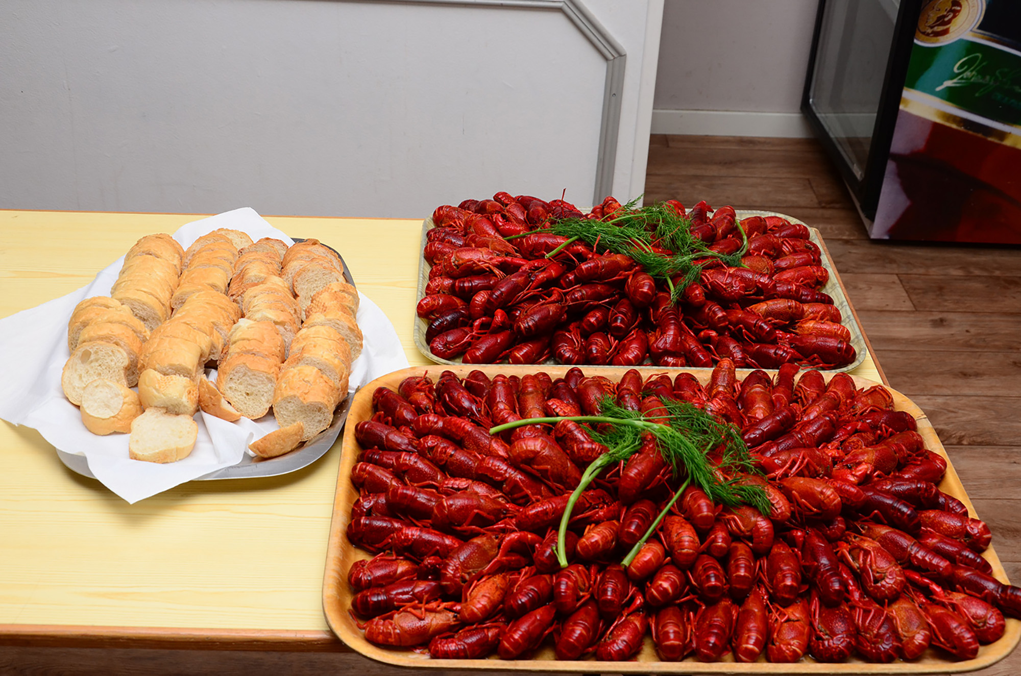 Röste.nu – Röstebilder – Kräft- och surströmmingsfest i Dönjegården 2015