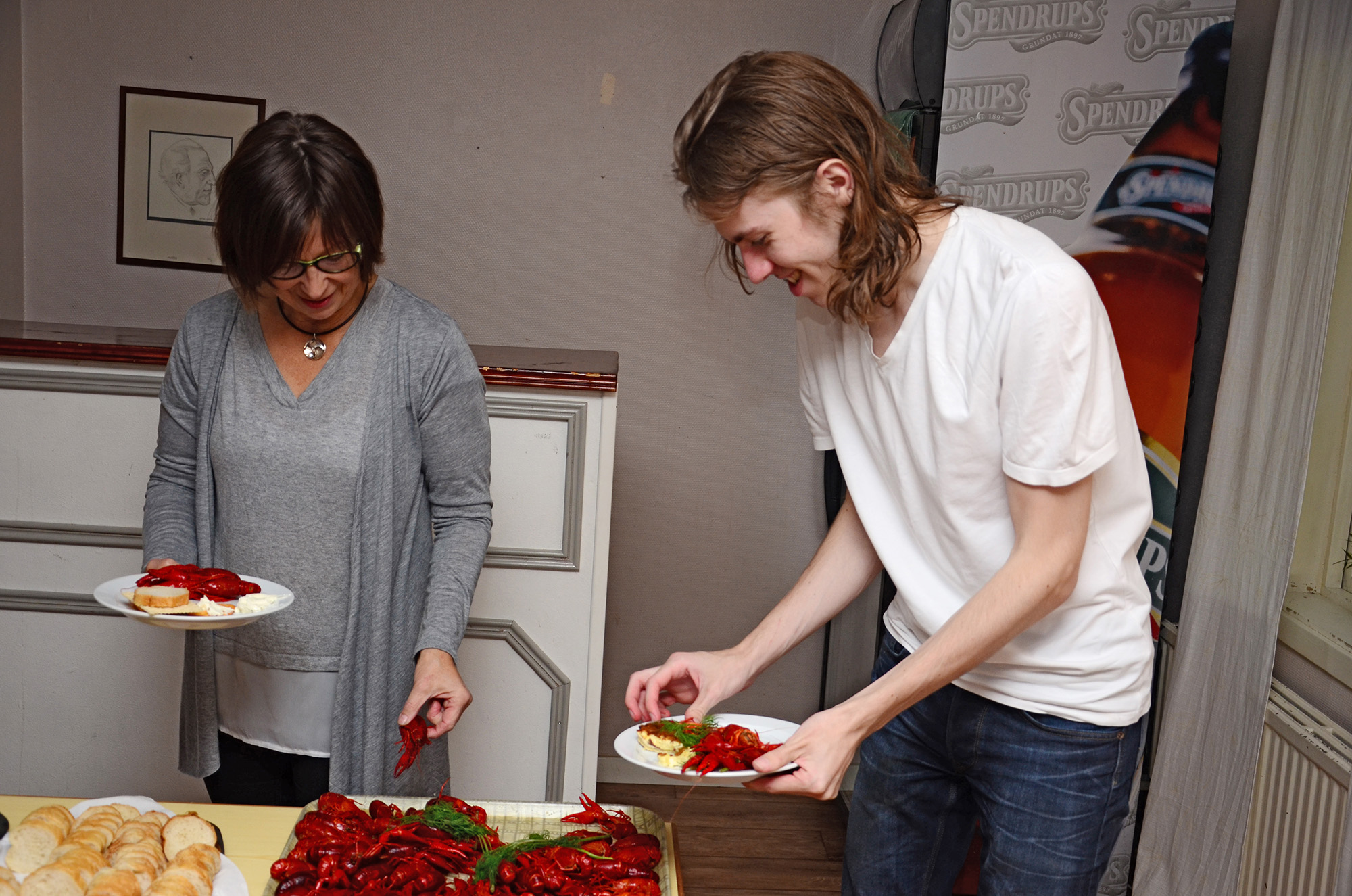 Röste.nu – Röstebilder – Kräft- och surströmmingsfest i Dönjegården 2015