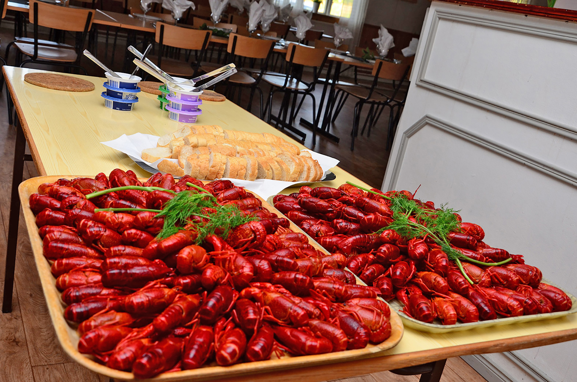 Röste.nu – Röstebilder – Kräft- och surströmmingsfest i Dönjegården 2015