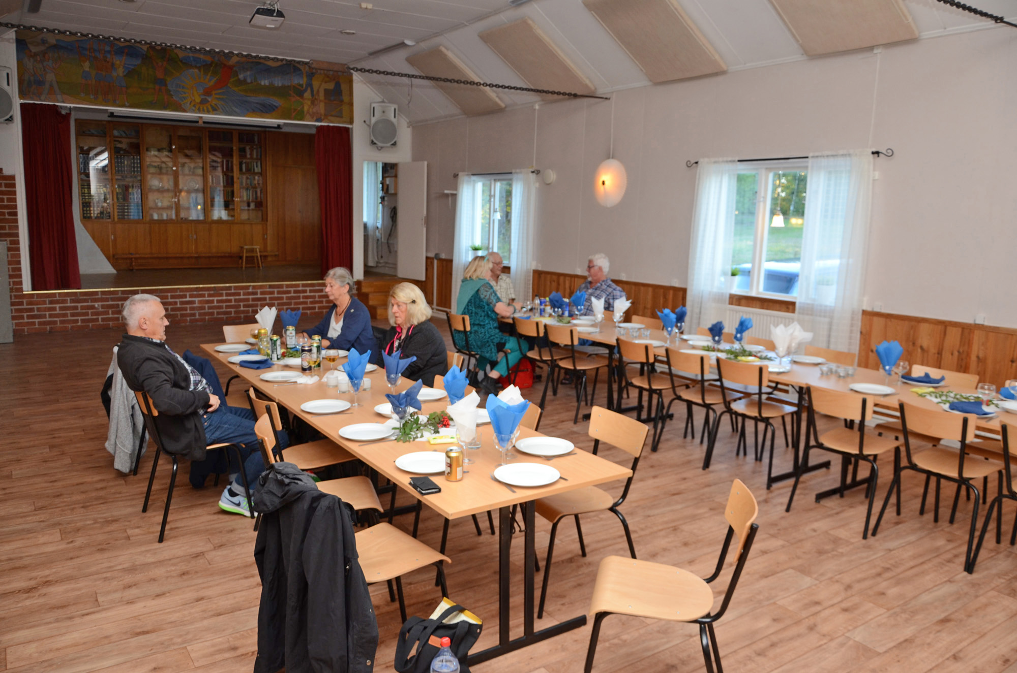 Röste.nu – Röstebilder – Kräft- och surströmmingsfest i Dönjegården 2018