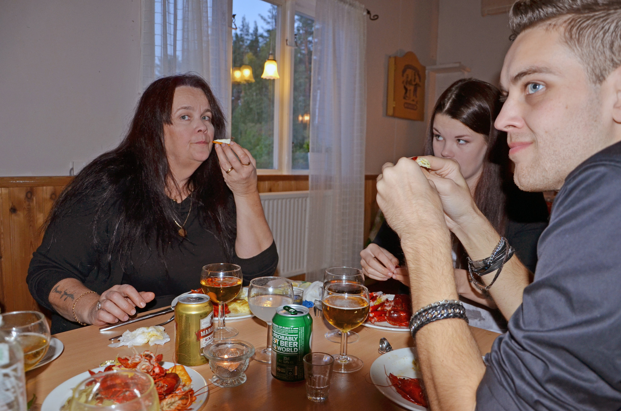 Röste.nu – Röstebilder – Kräft- och surströmmingsfest i Dönjegården 2018
