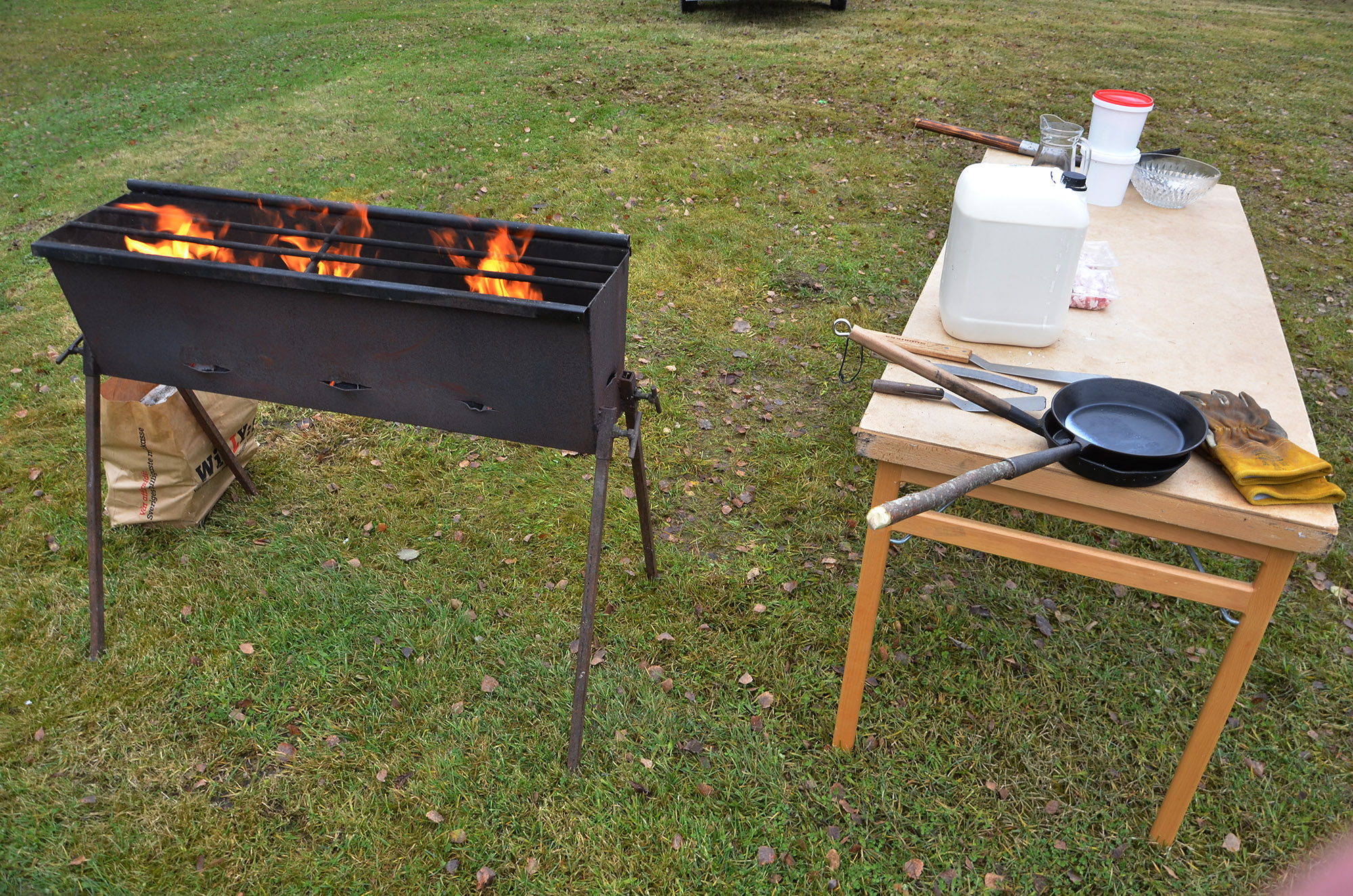 Röste.nu – Röstebilder – Kulturdag i Dönjegården med deckare, kolbullar och stickat 2023