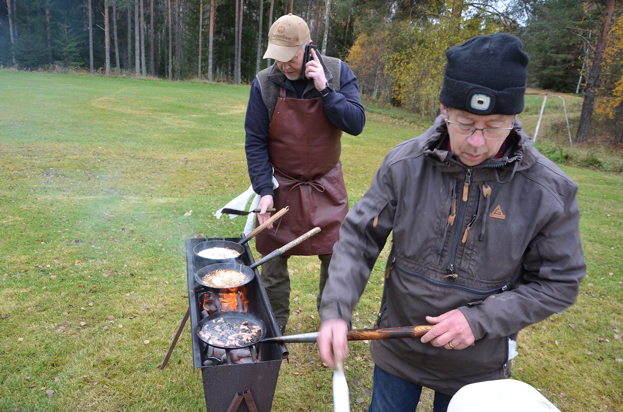 Röste.nu – Röstebilder – Kulturdag i Dönjegården med deckare, kolbullar och stickat 2023