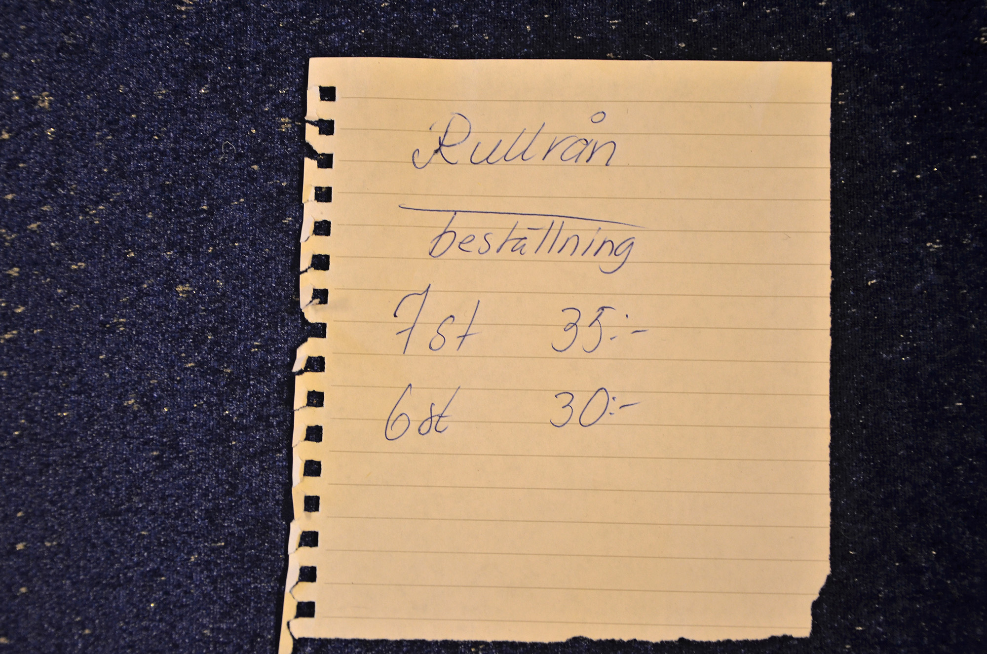 Röste.nu – Röstebilder – Kulturdag i Dönjegården med deckare, kolbullar och stickat 2023