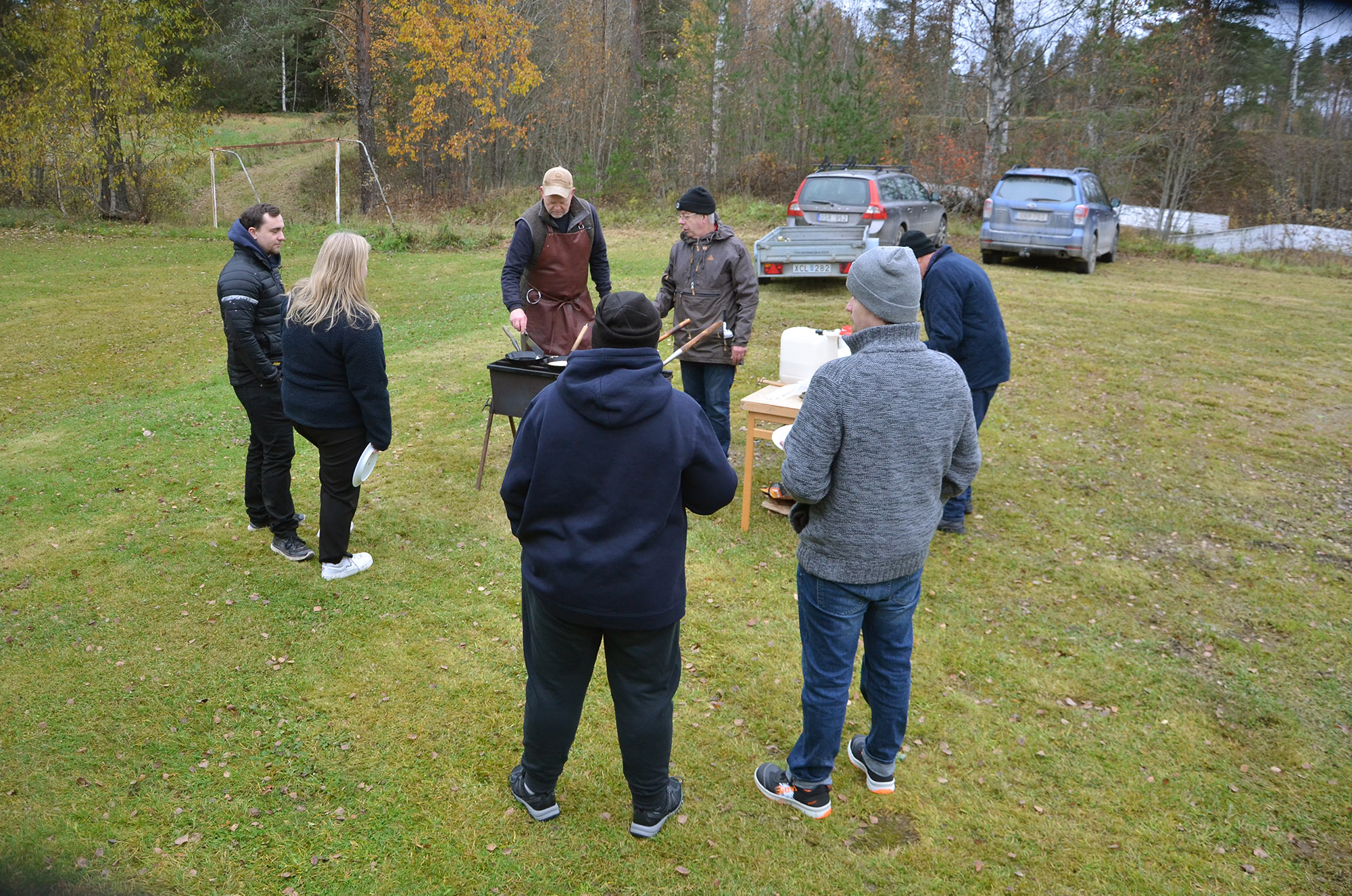 Röste.nu – Röstebilder – Kulturdag i Dönjegården med deckare, kolbullar och stickat 2023