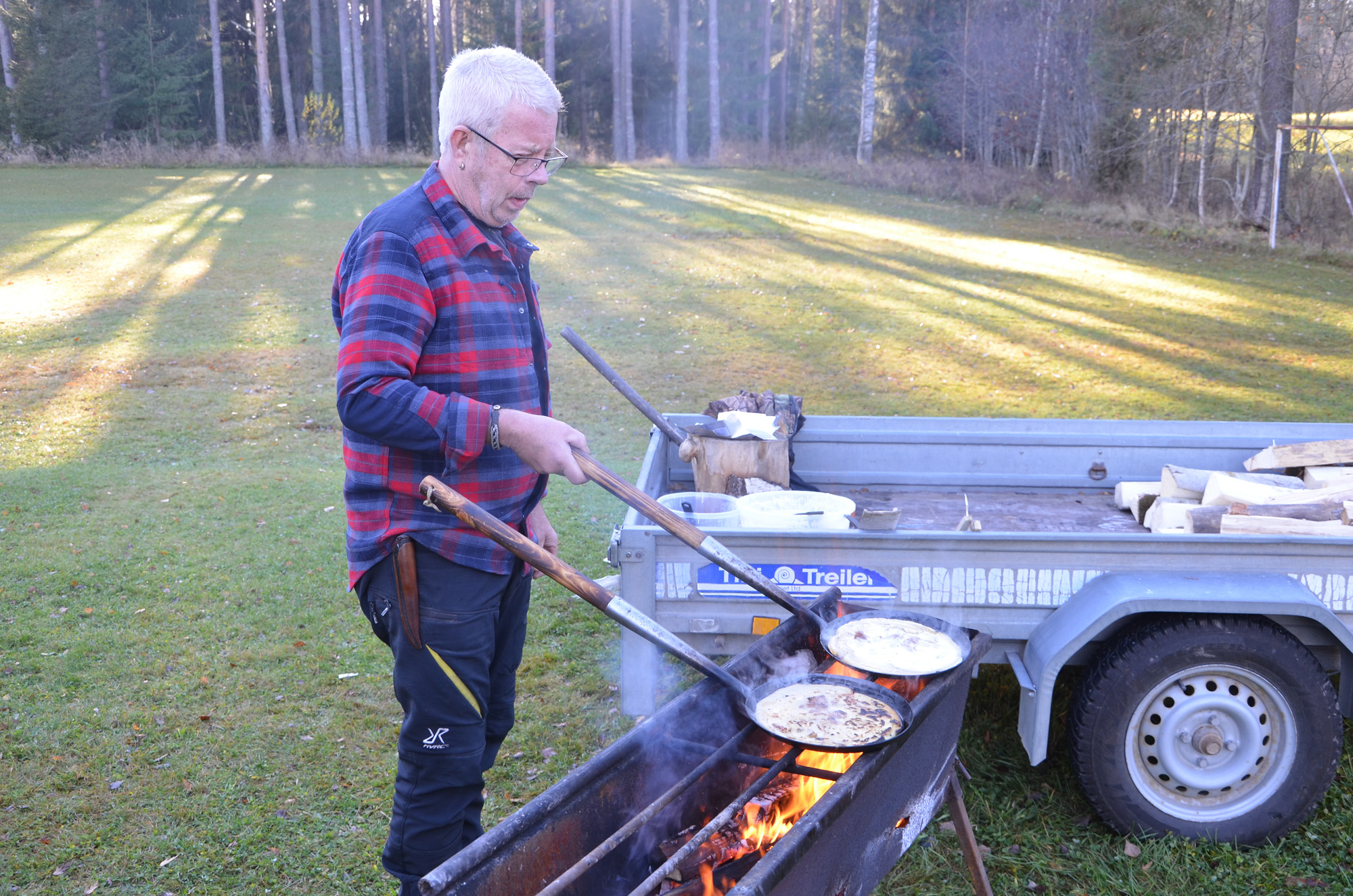Röste.nu – Röstebilder – Kulturdag i Dönjegården med kolbullar, gamla bilder och honung 2024
