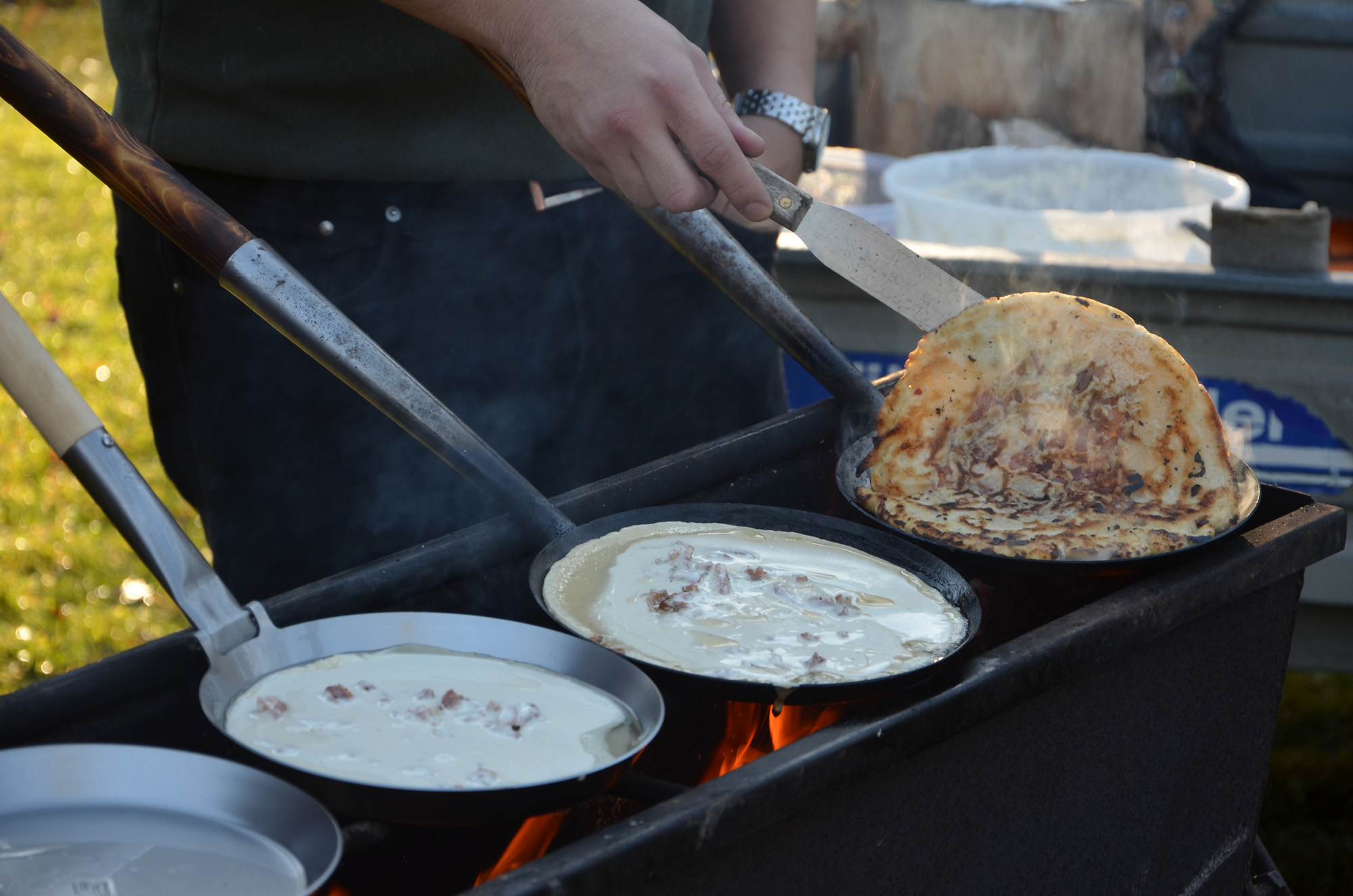 Röste.nu – Röstebilder – Kulturdag i Dönjegården med kolbullar, gamla bilder och honung 2024
