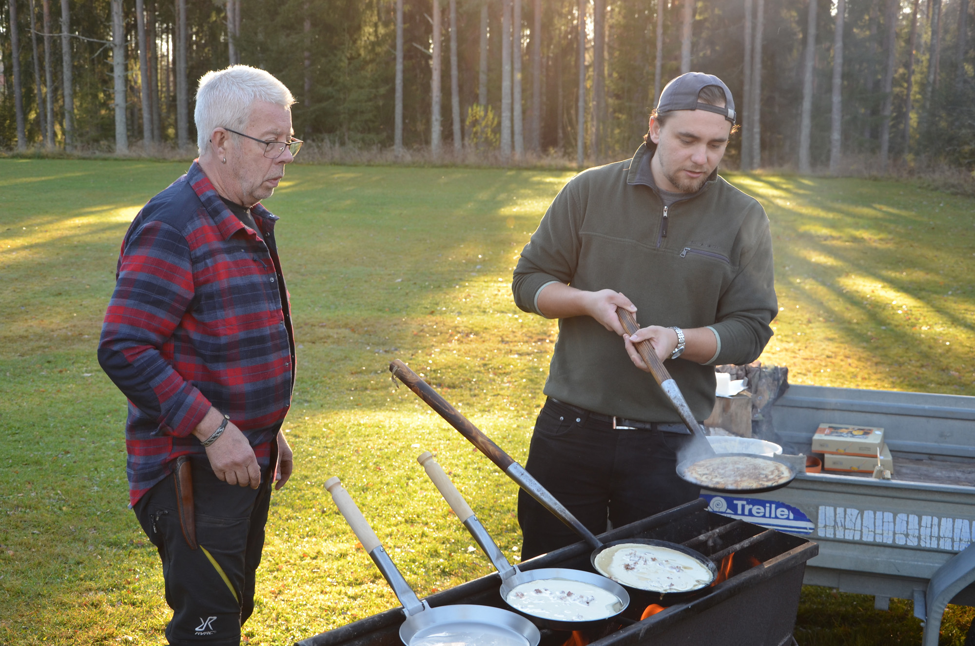 Röste.nu – Röstebilder – Kulturdag i Dönjegården med kolbullar, gamla bilder och honung 2024