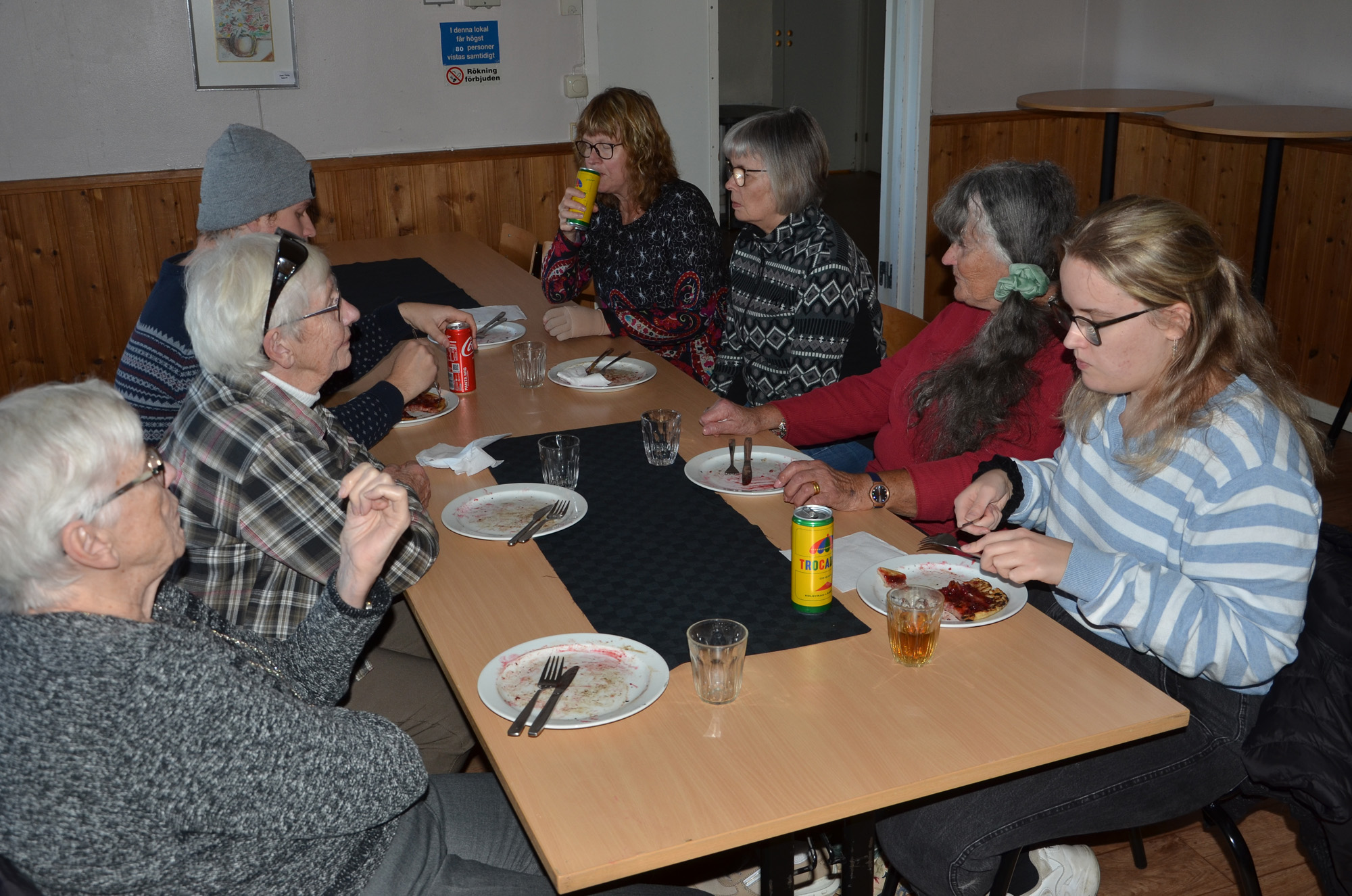 Röste.nu – Röstebilder – Kulturdag i Dönjegården med kolbullar, gamla bilder och honung 2024