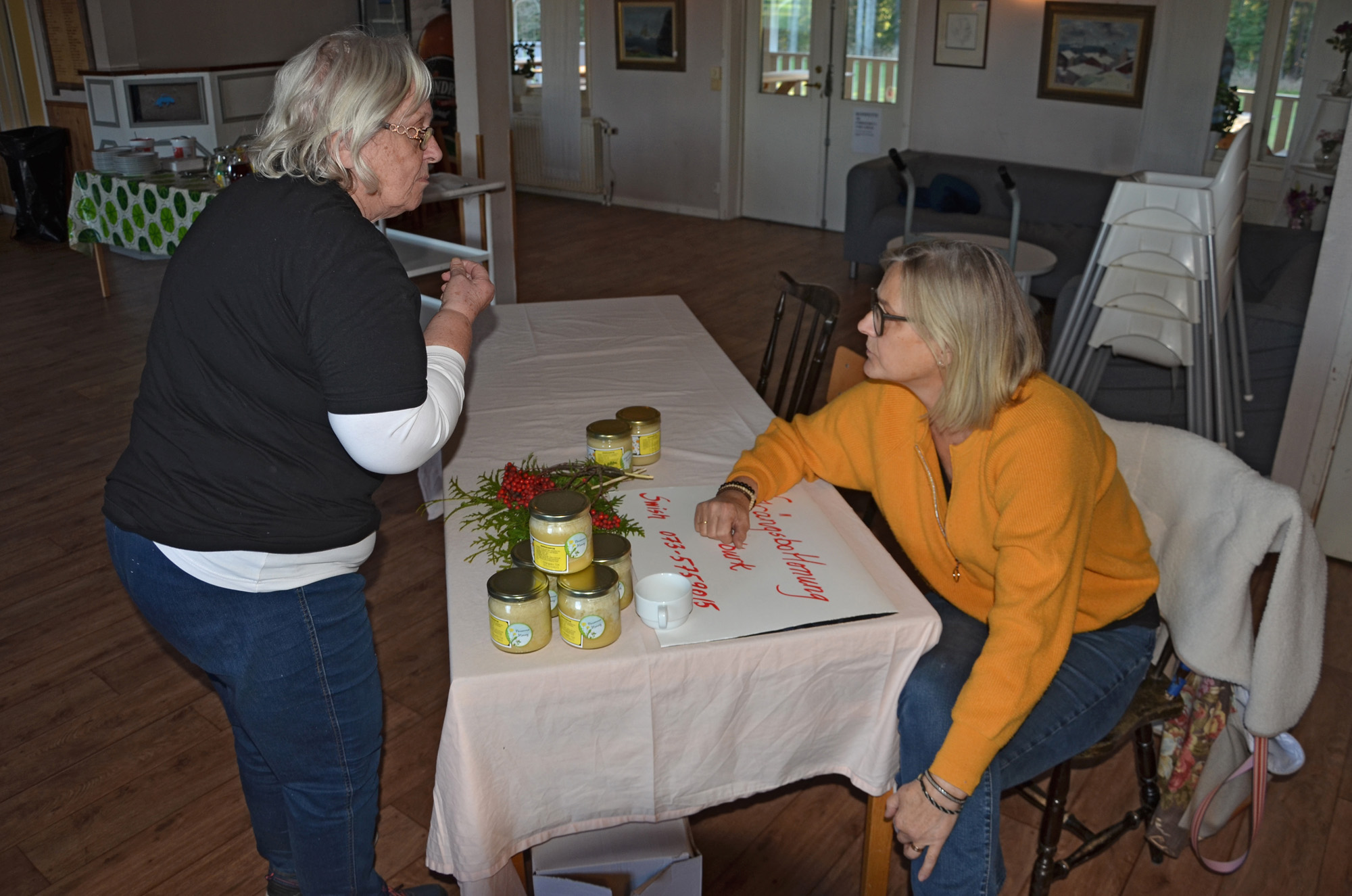 Röste.nu – Röstebilder – Kulturdag i Dönjegården med kolbullar, gamla bilder och honung 2024