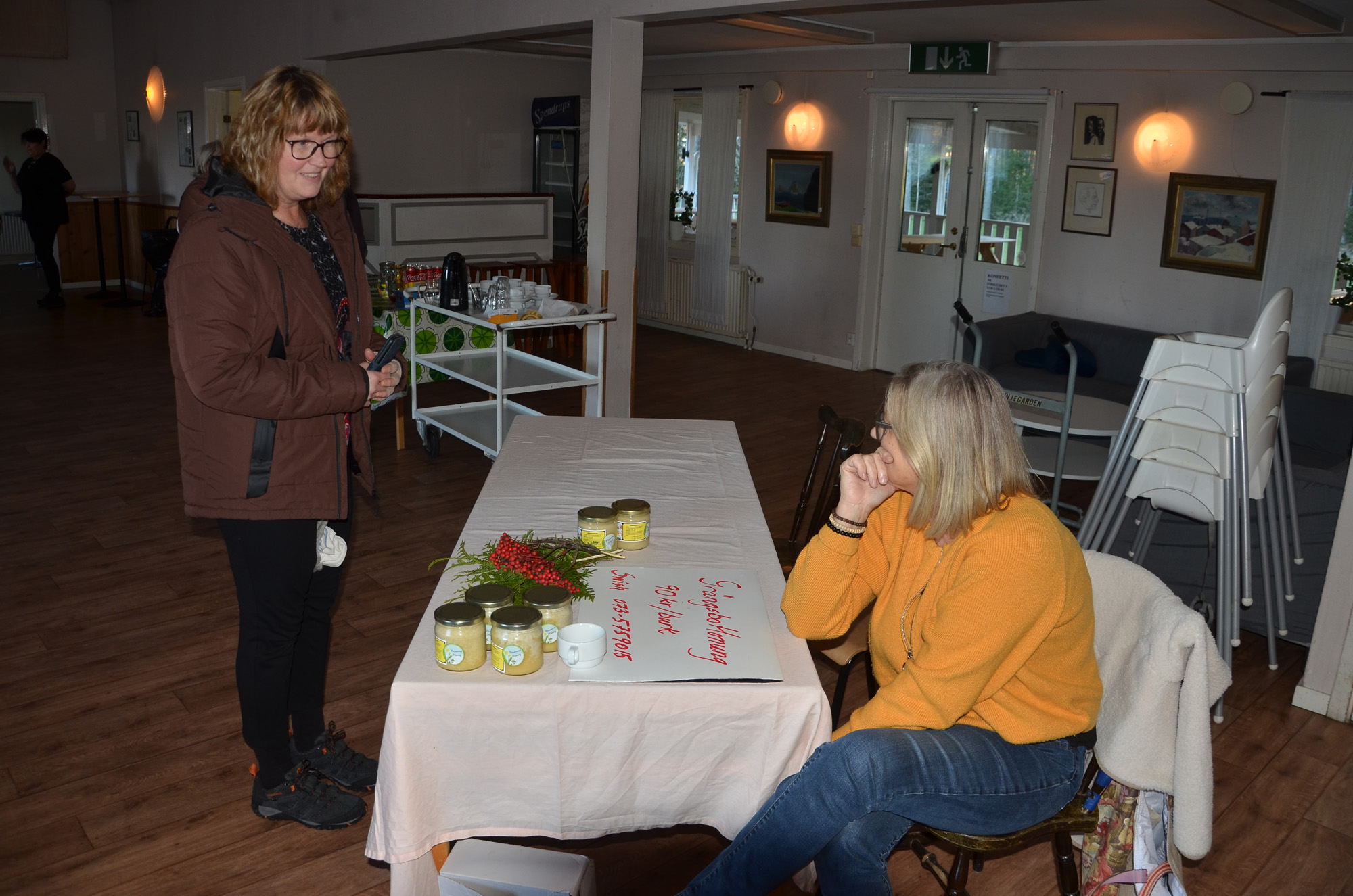 Röste.nu – Röstebilder – Kulturdag i Dönjegården med kolbullar, gamla bilder och honung 2024