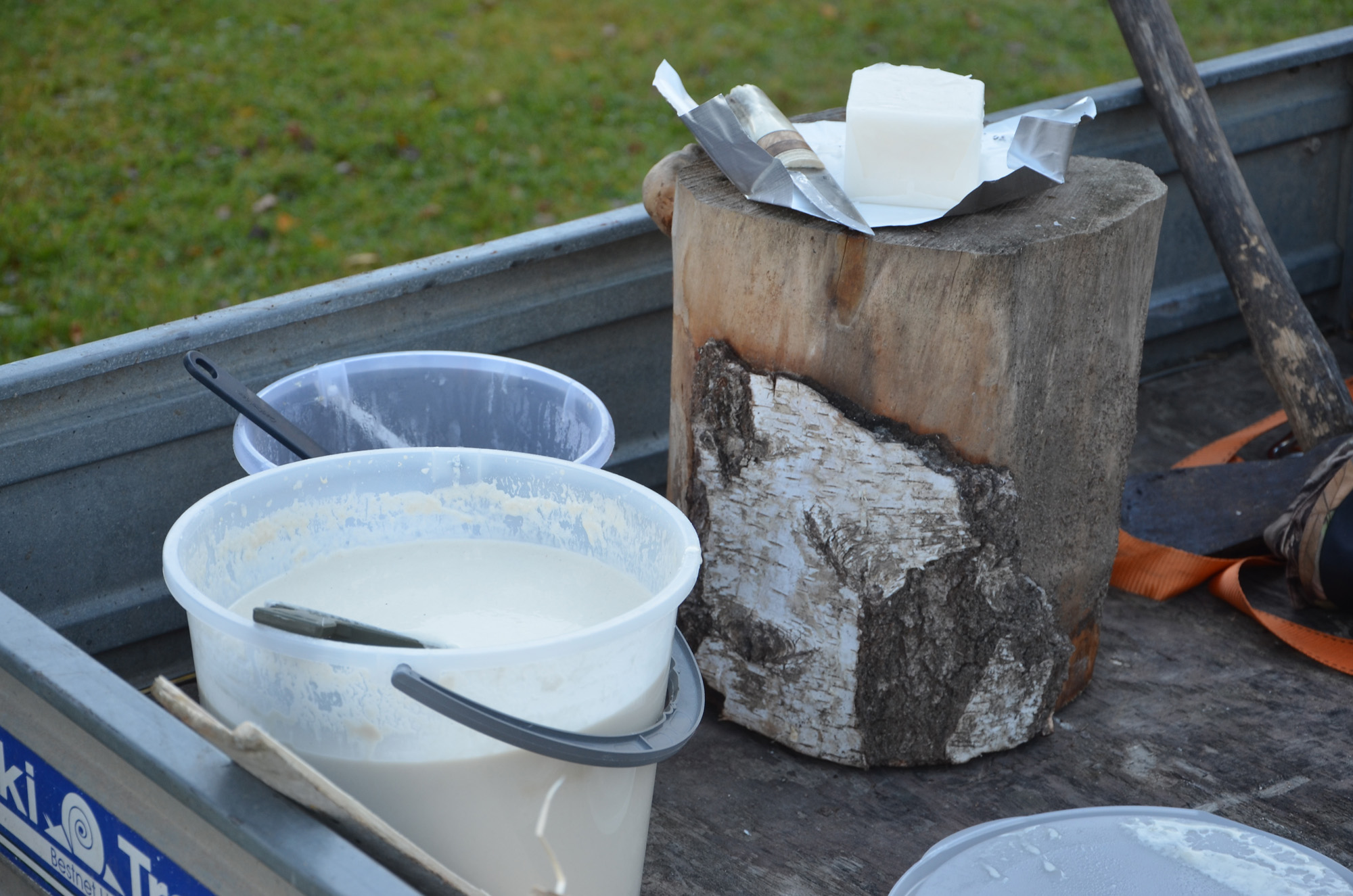 Röste.nu – Röstebilder – Kulturdag i Dönjegården med kolbullar, gamla bilder och honung 2024