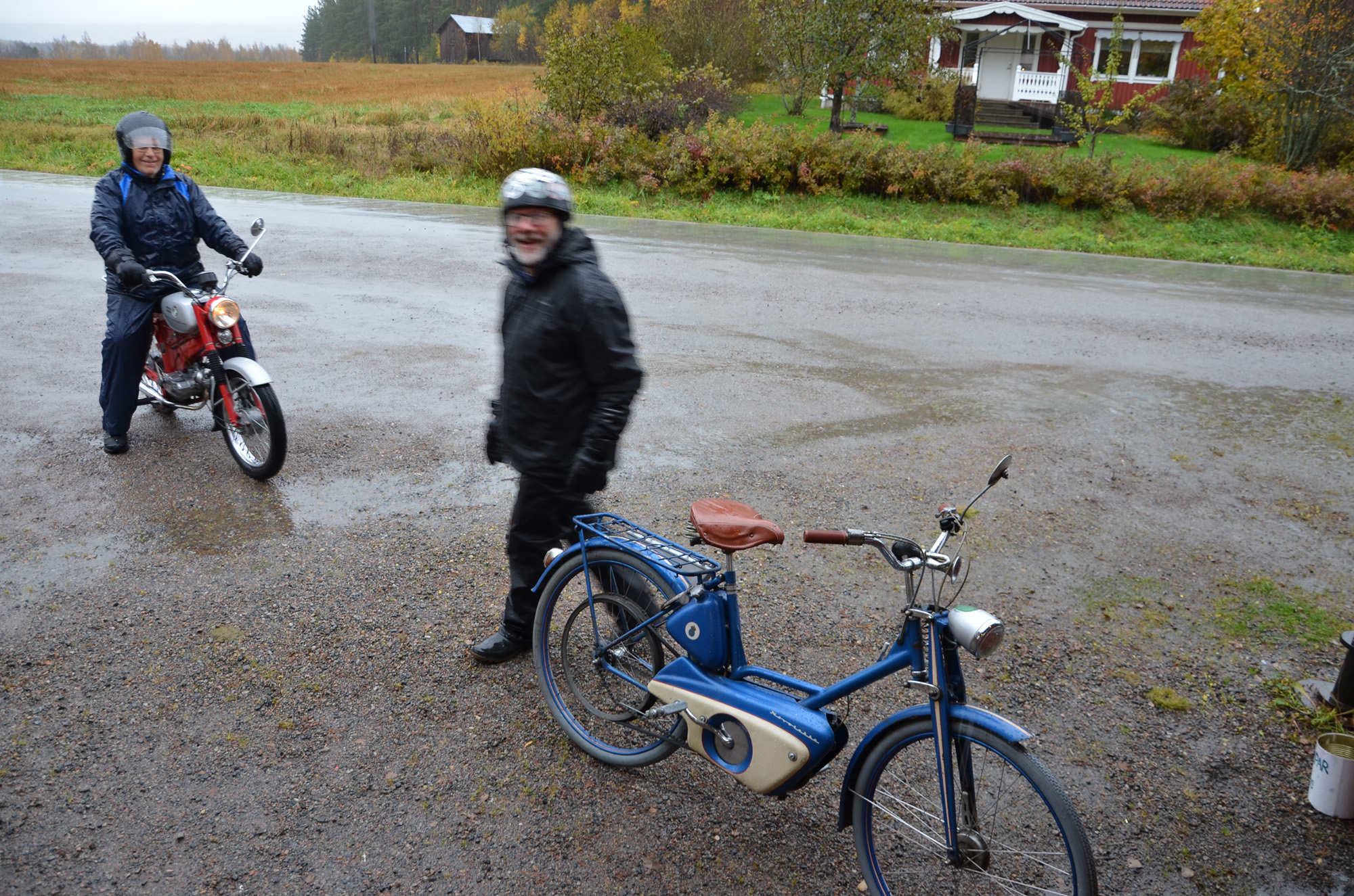 Röste.nu – Röstebilder – Kulturdag i Dönjegården med Bollnäs Veteranmopedklubb och föreläsning av Arja Rohlin 2019
