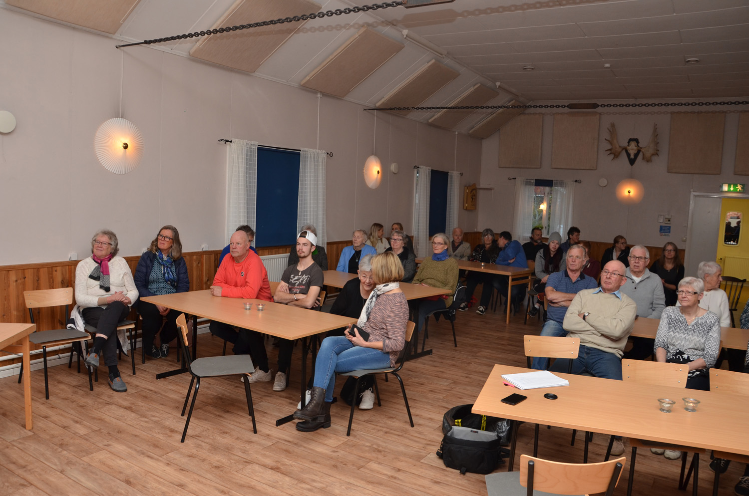 Röste.nu – Röstebilder – Kulturdag i Dönjegården med föreläsning om Röstemord och kolbullespremiär 2017