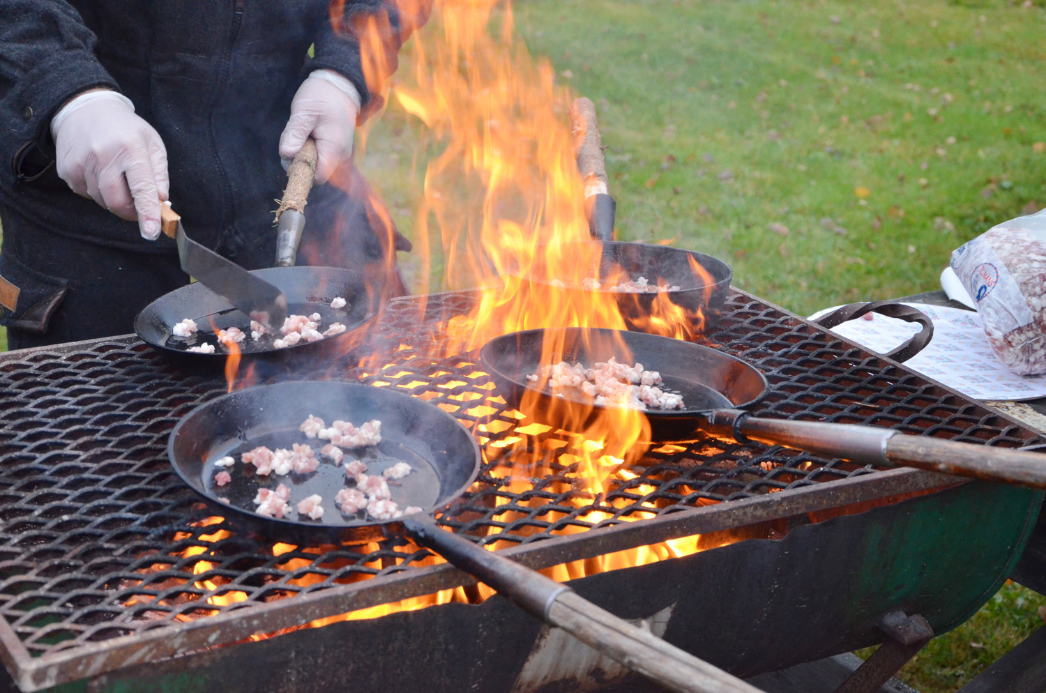 Röste.nu – Röstebilder – Kulturdag i Dönjegården med föreläsning om Röstemord och kolbullespremiär 2017