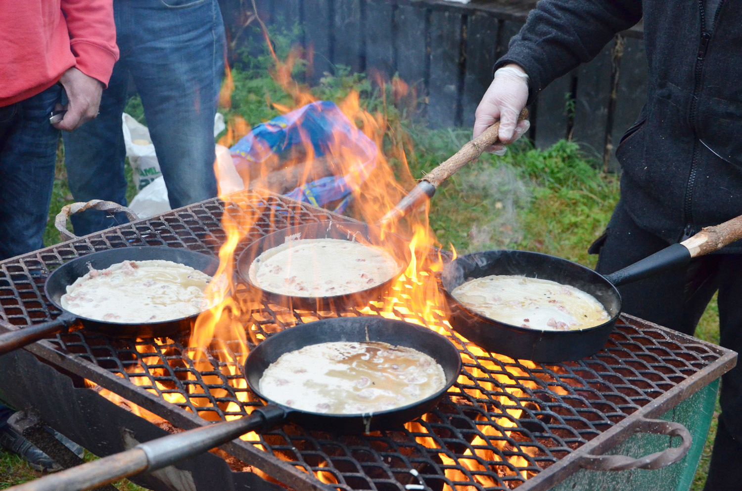 Röste.nu – Röstebilder – Kulturdag i Dönjegården med föreläsning om Röstemord och kolbullespremiär 2017