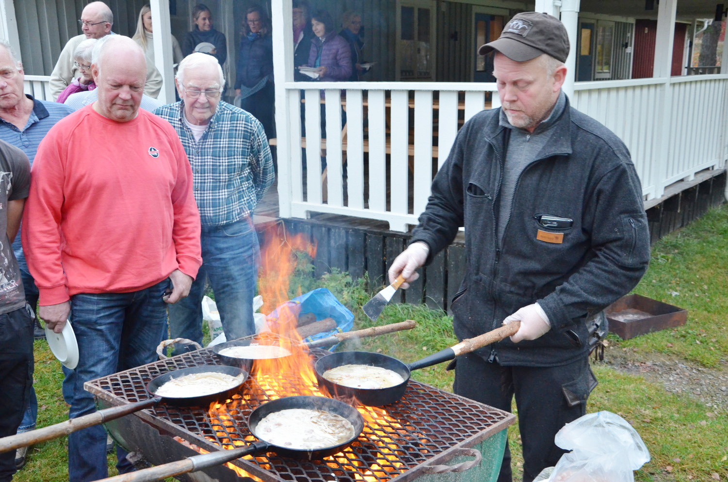 Röste.nu – Röstebilder – Kulturdag i Dönjegården med föreläsning om Röstemord och kolbullespremiär 2017