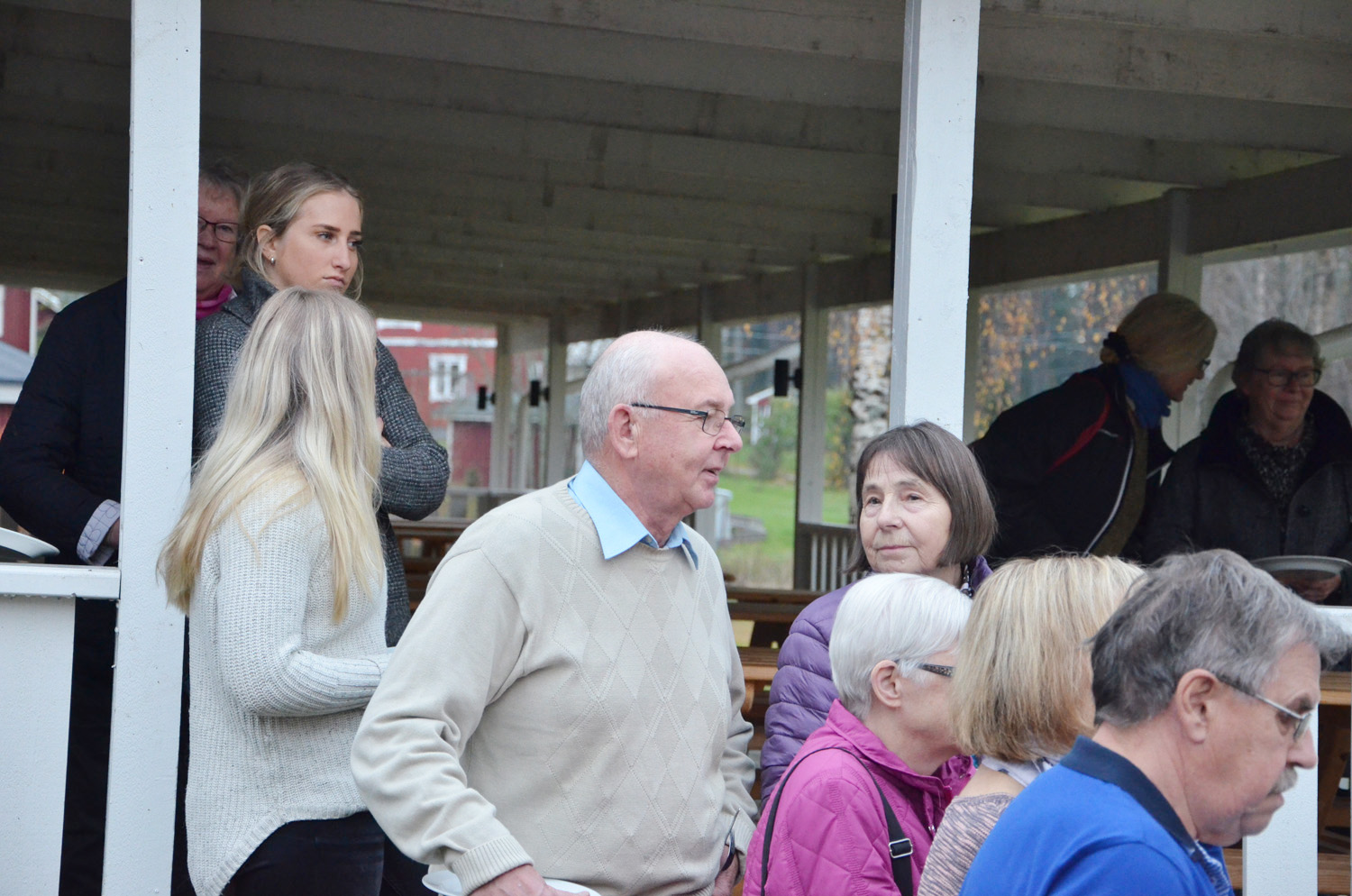 Röste.nu – Röstebilder – Kulturdag i Dönjegården med föreläsning om Röstemord och kolbullespremiär 2017