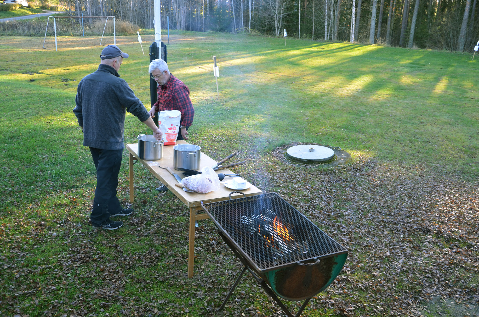Röste.nu – Röstebilder – Kulturdag i Dönjegården med kolbullar, hantverk och jubileumsfilm 2022