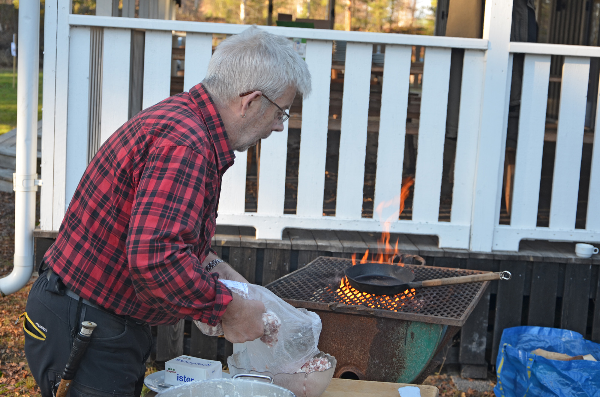 Röste.nu – Röstebilder – Kulturdag i Dönjegården med kolbullar, hantverk och jubileumsfilm 2022